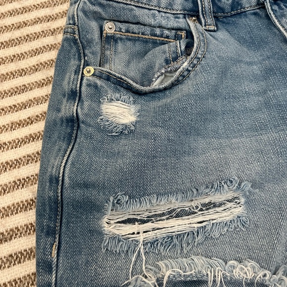 Distressed high waisted jean shorts - size 5 - Picture 4 of 4